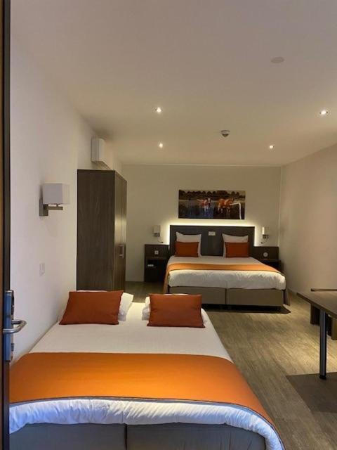 De Twee Linden Hotel Beneden-Leeuwen Екстериор снимка