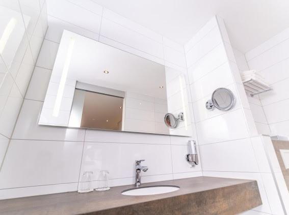 De Twee Linden Hotel Beneden-Leeuwen Екстериор снимка