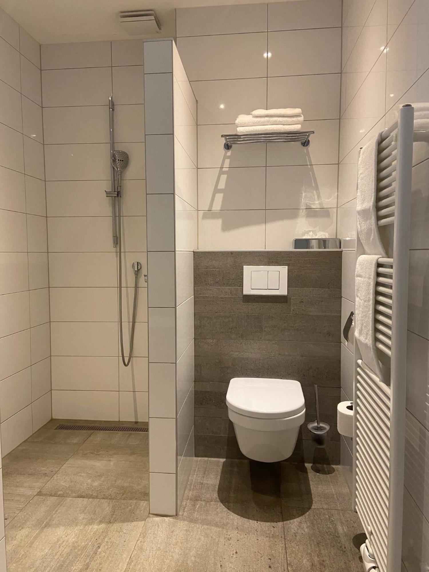 De Twee Linden Hotel Beneden-Leeuwen Екстериор снимка