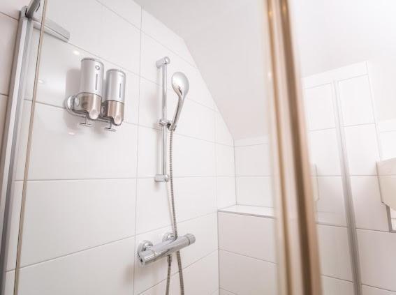 De Twee Linden Hotel Beneden-Leeuwen Екстериор снимка