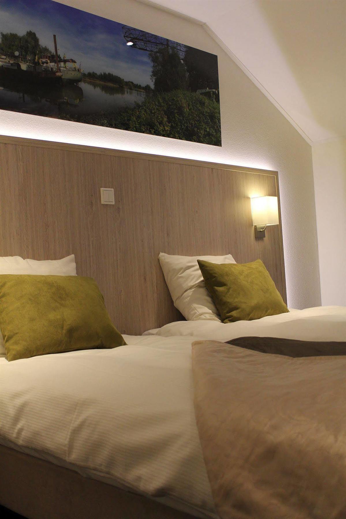 De Twee Linden Hotel Beneden-Leeuwen Екстериор снимка