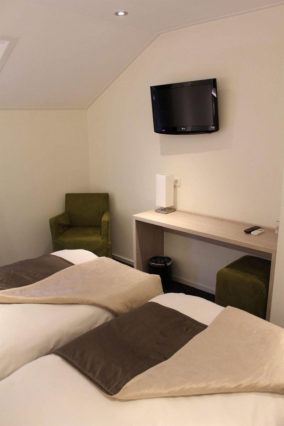 De Twee Linden Hotel Beneden-Leeuwen Екстериор снимка