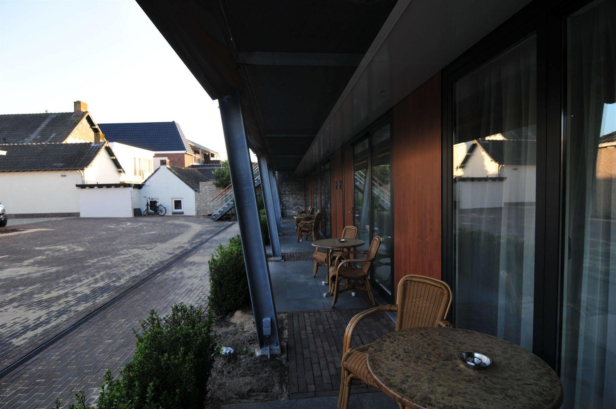 De Twee Linden Hotel Beneden-Leeuwen Екстериор снимка