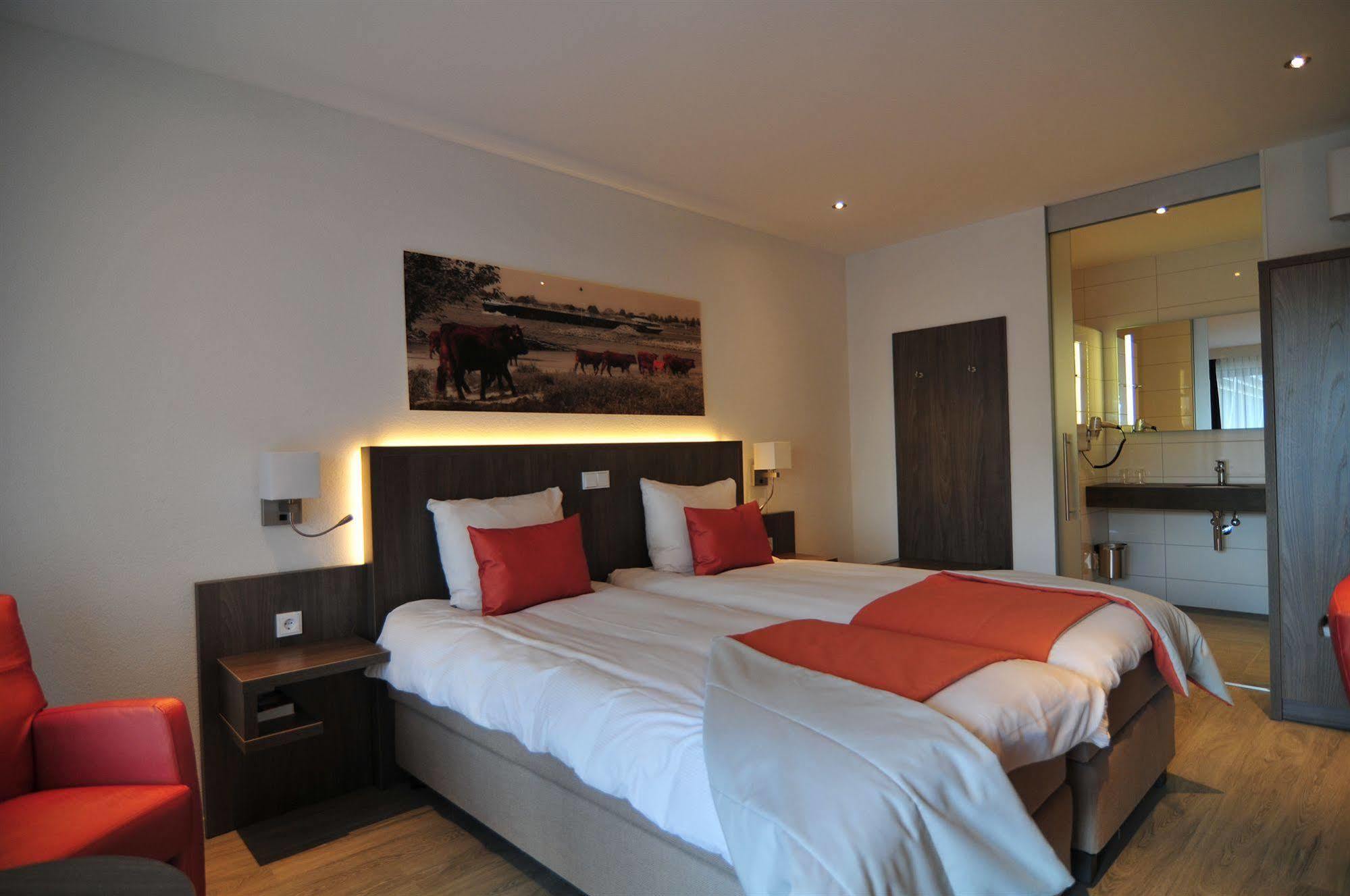 De Twee Linden Hotel Beneden-Leeuwen Екстериор снимка