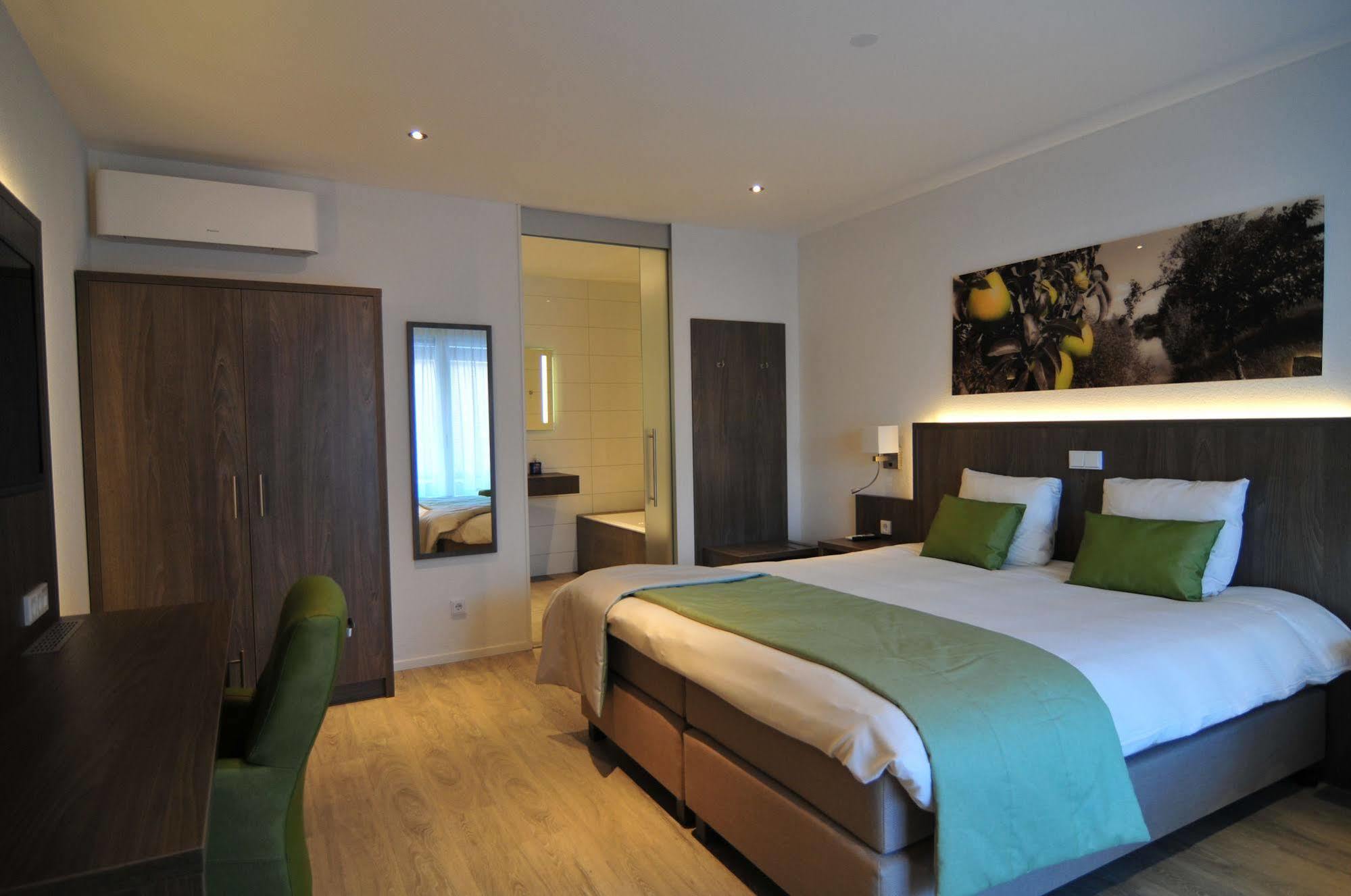 De Twee Linden Hotel Beneden-Leeuwen Екстериор снимка